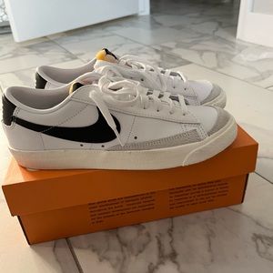 Mike Women’s Blazer